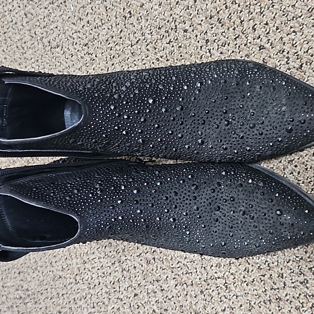 Size 10 never used back jeweled boots